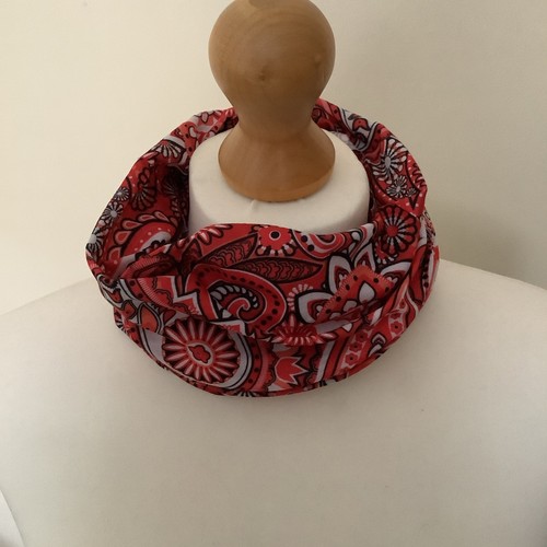 Red paisley design stretch - red,